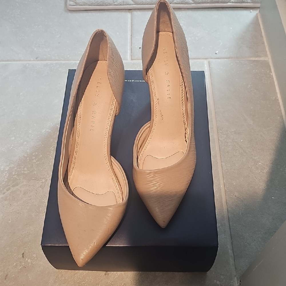 Kelly & Katie Tan Heels Elegant Pointed-Toe Design
